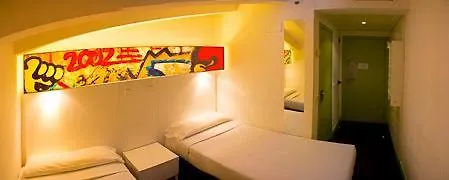 Raval Botella Private Rooms Barcelona Hostel