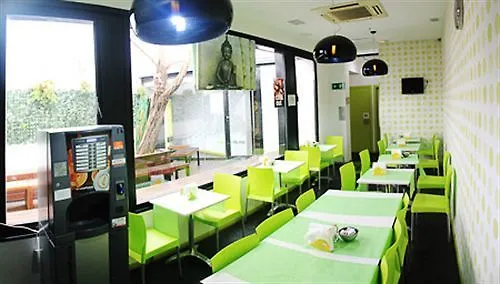 Raval Botella Private Rooms Barcelona Hostel