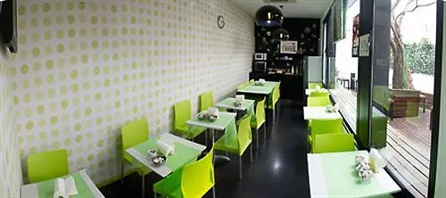Raval Botella Private Rooms Barcelona Spanien