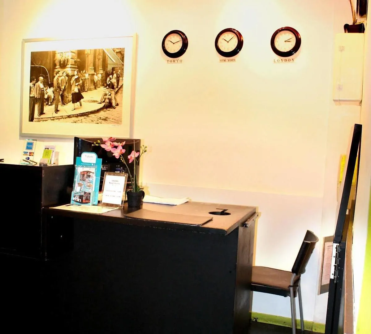 Raval Botella Private Rooms Barcelona Hostel