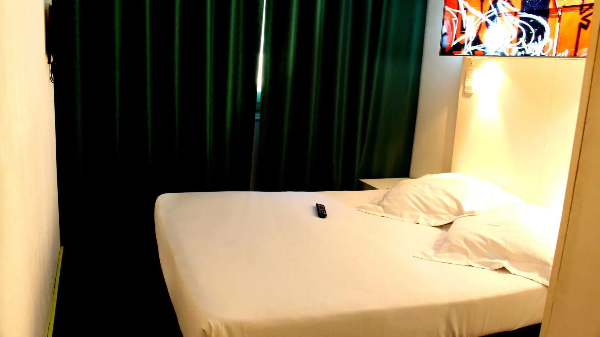 Raval Botella Private Rooms Barcelona
