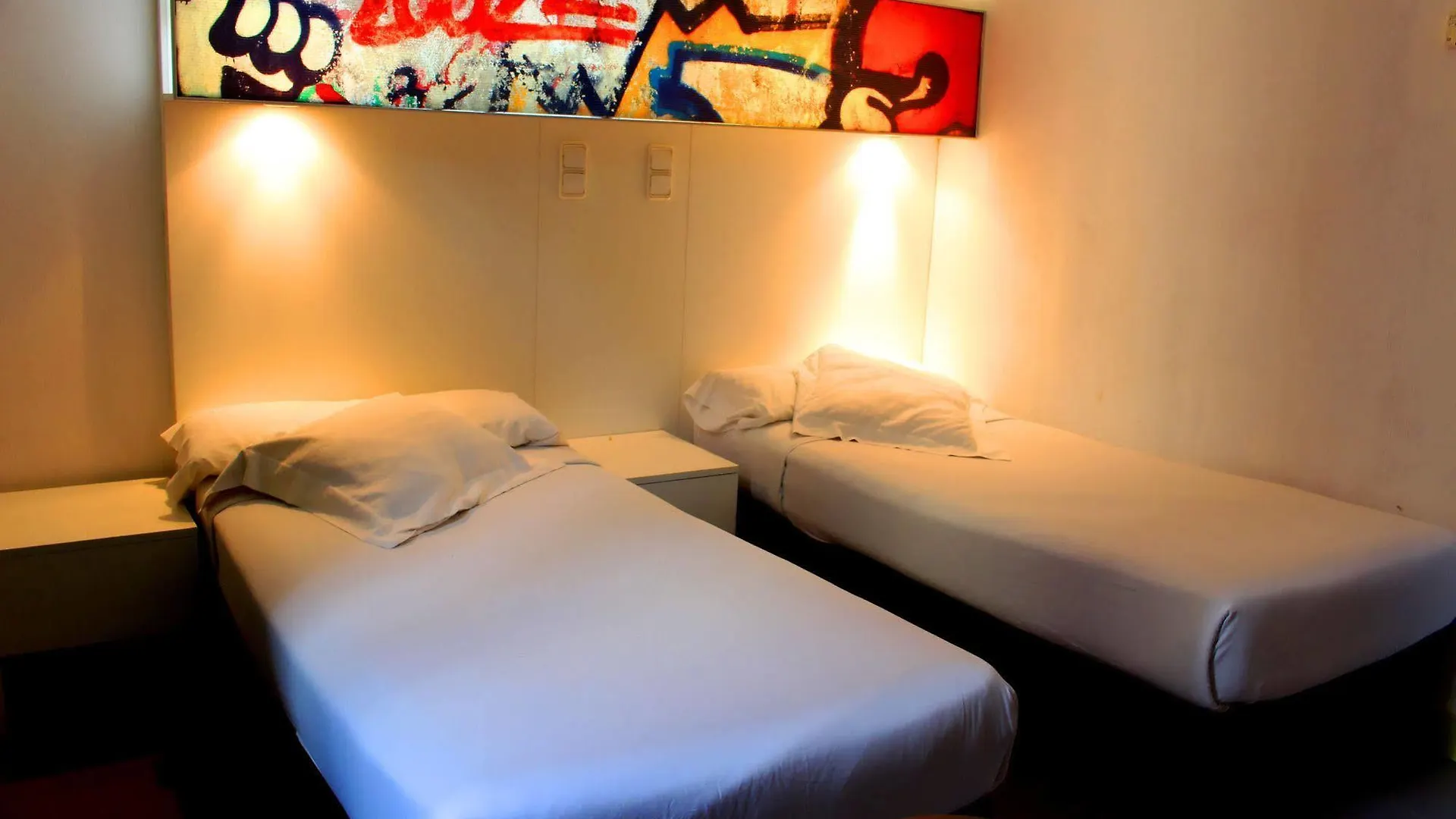 Raval Botella Private Rooms Barcelona Hostel