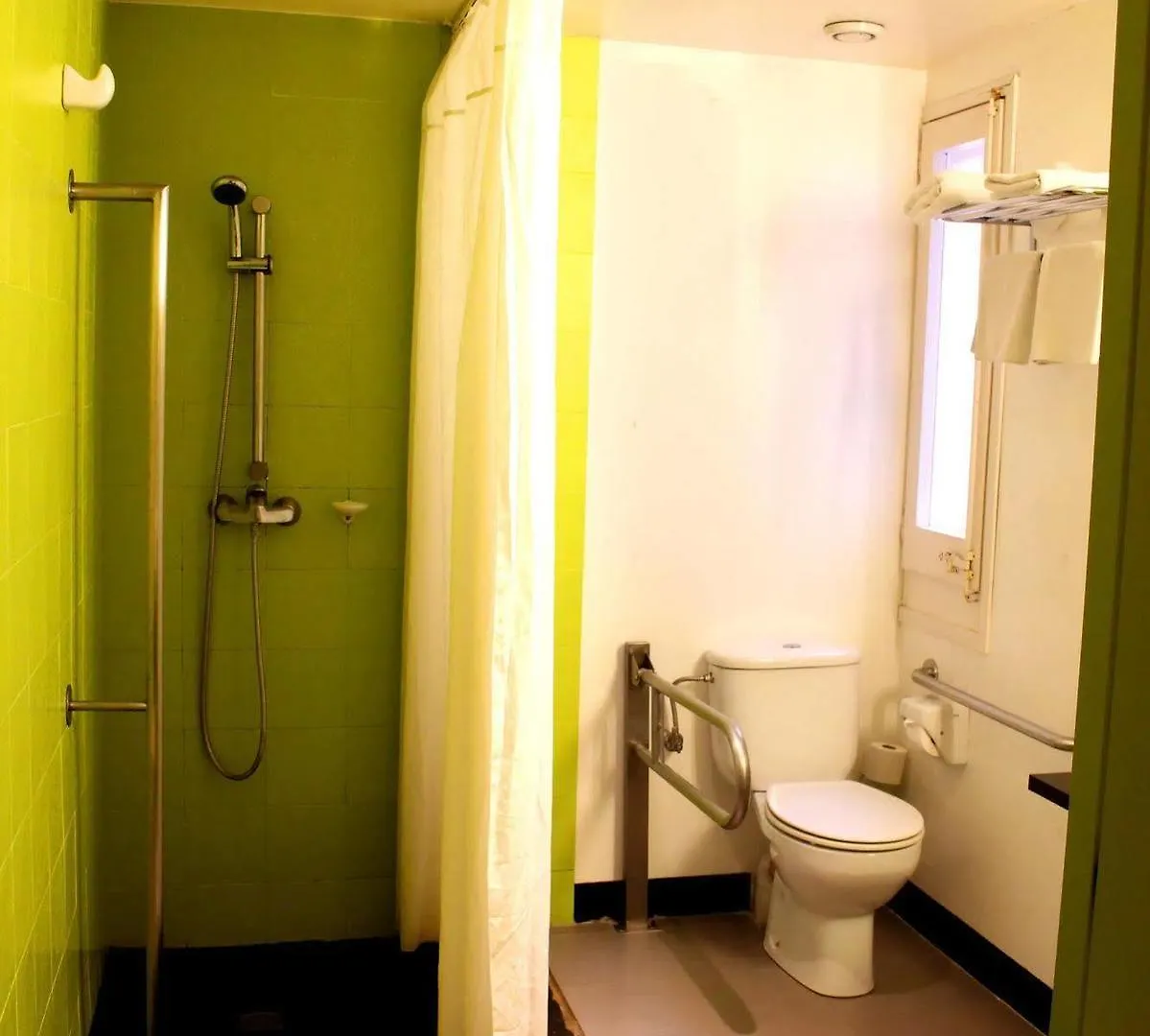 Raval Botella Private Rooms Barcelona Spanien